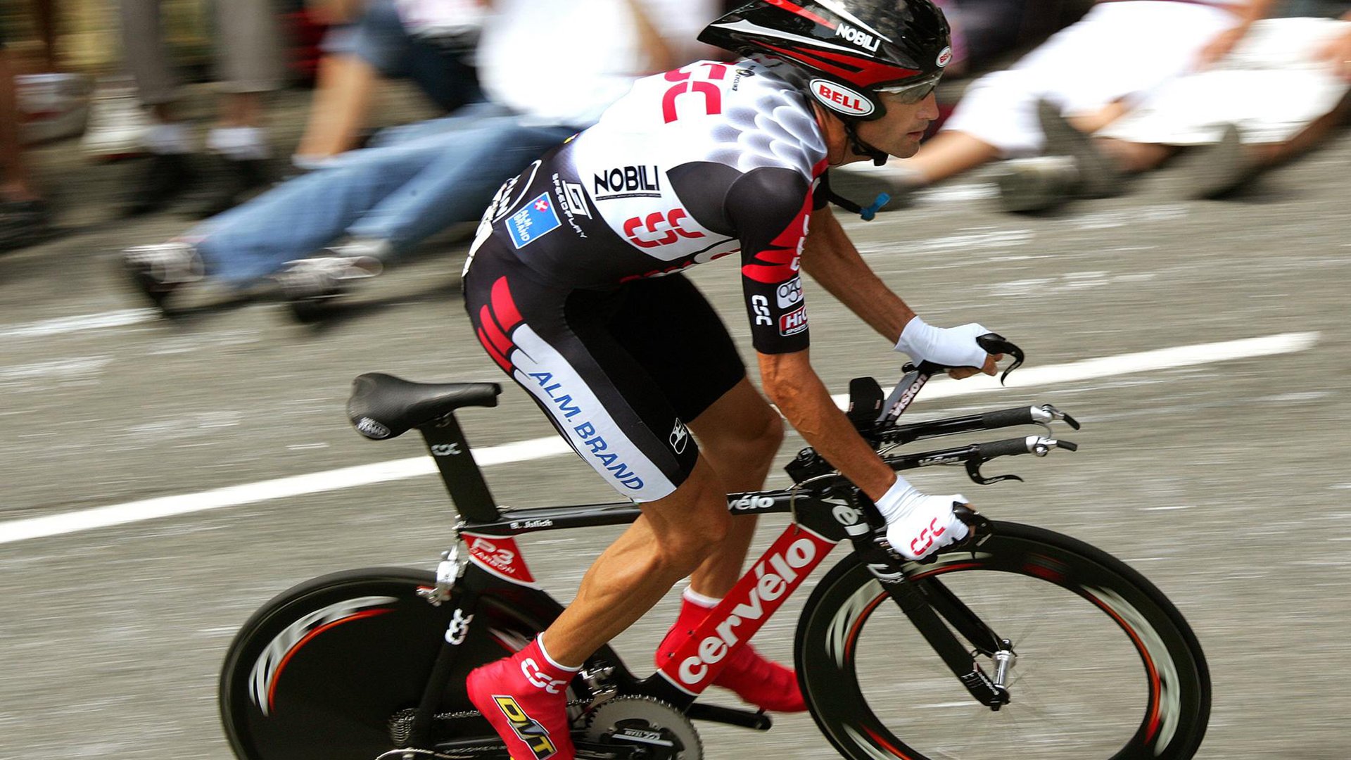 德甲联赛激战正酣，拜仁慕尼黑紧追勒沃库森争冠悬念再起